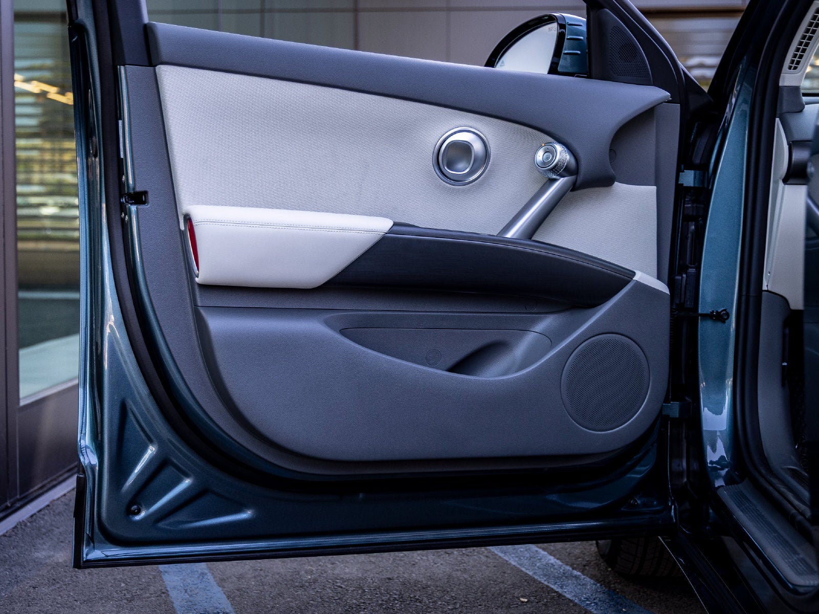 2027 Genesis GV60 19"
