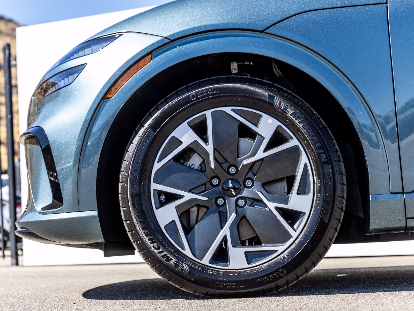 2027 Genesis GV60 19"