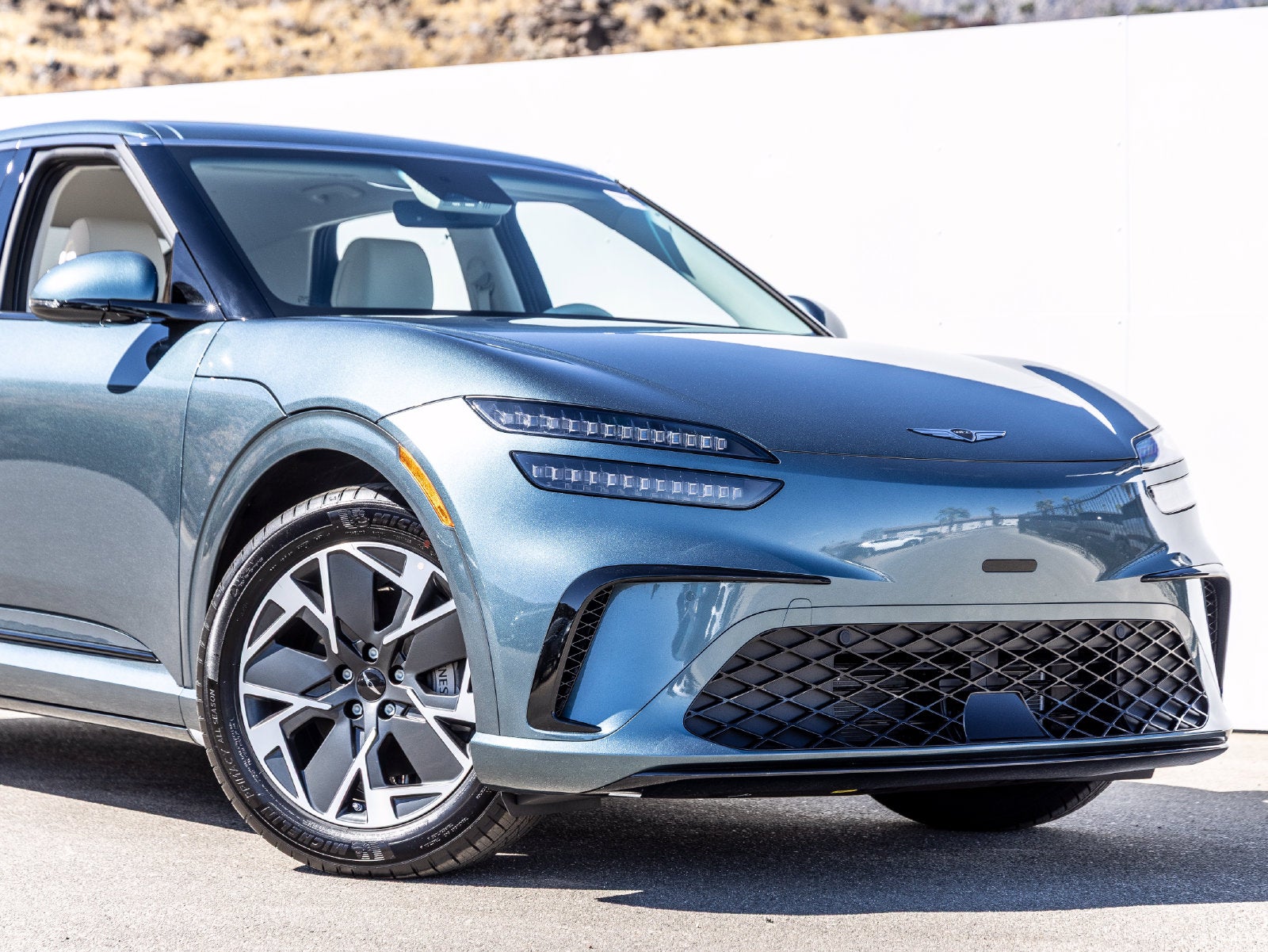 2027 Genesis GV60 19"