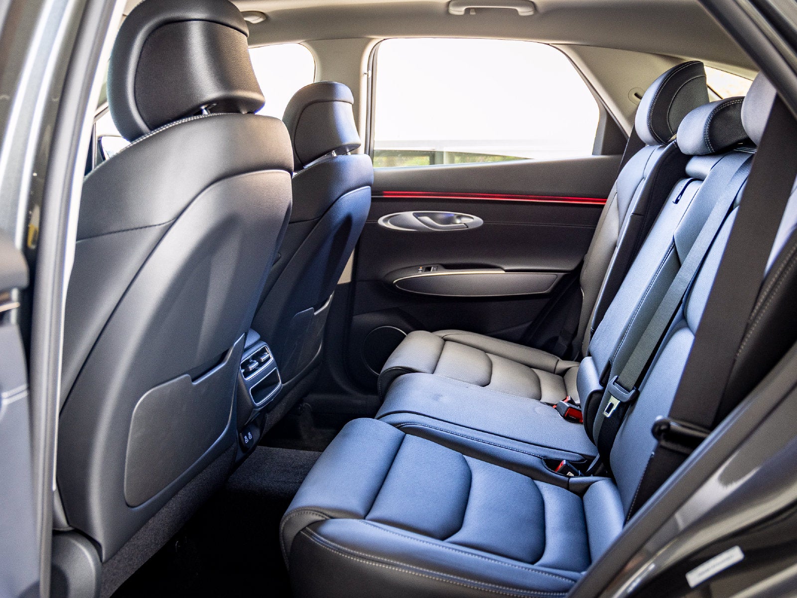 2027 Genesis GV70 2.5T Select