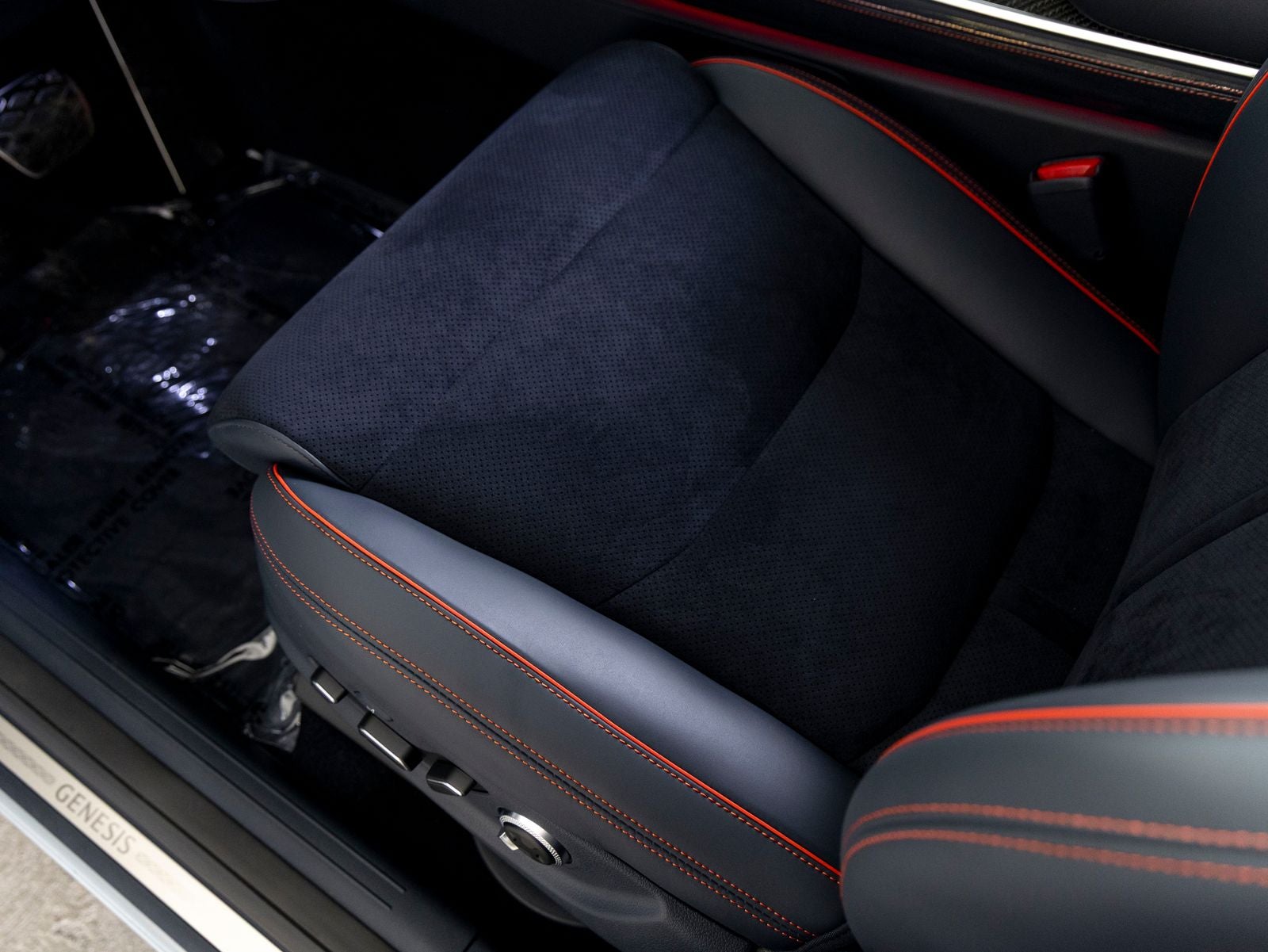 2027 Genesis GV70 3.5T Prestige Graphite
