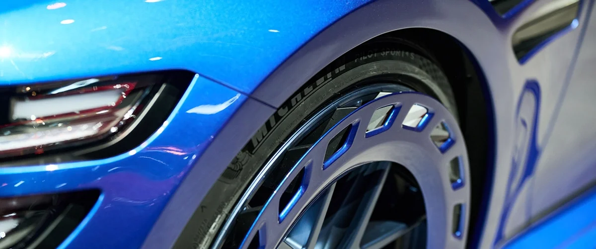 Side profile view of %(YEAR) Genesis %(MODEL).