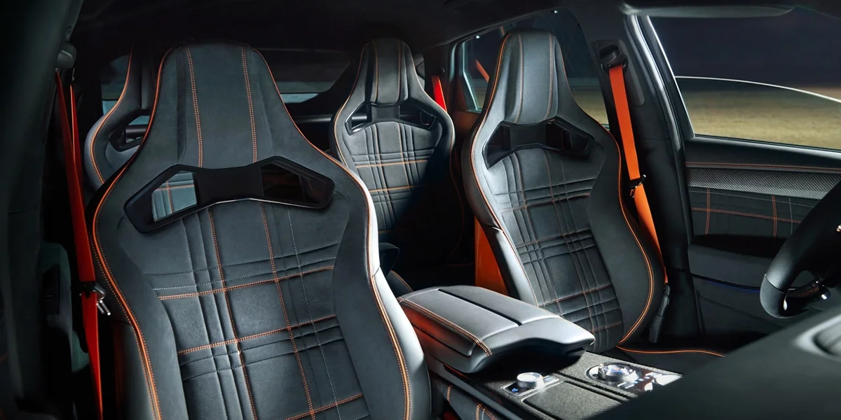 Front threequarter
view of %(YEAR) Genesis %(MODEL).