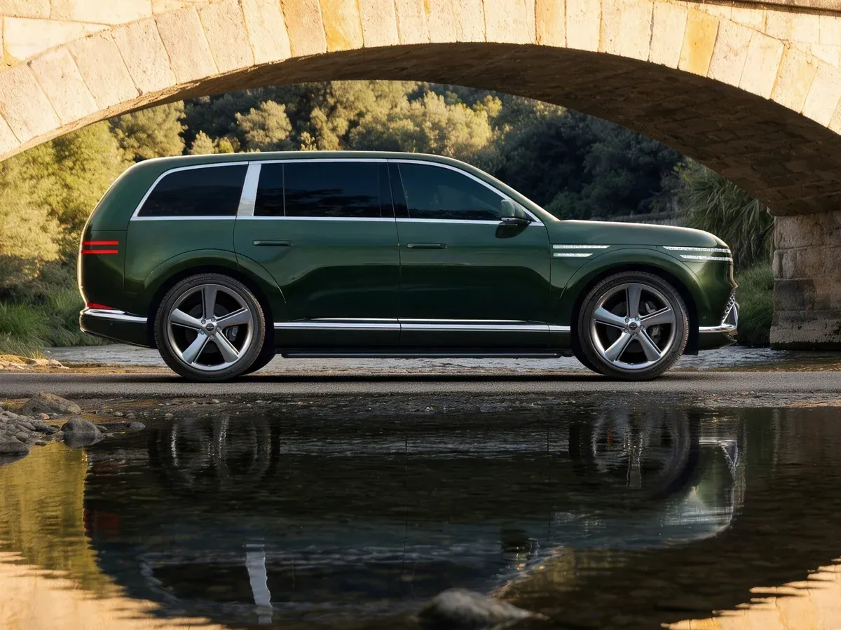2028 Genesis GV90