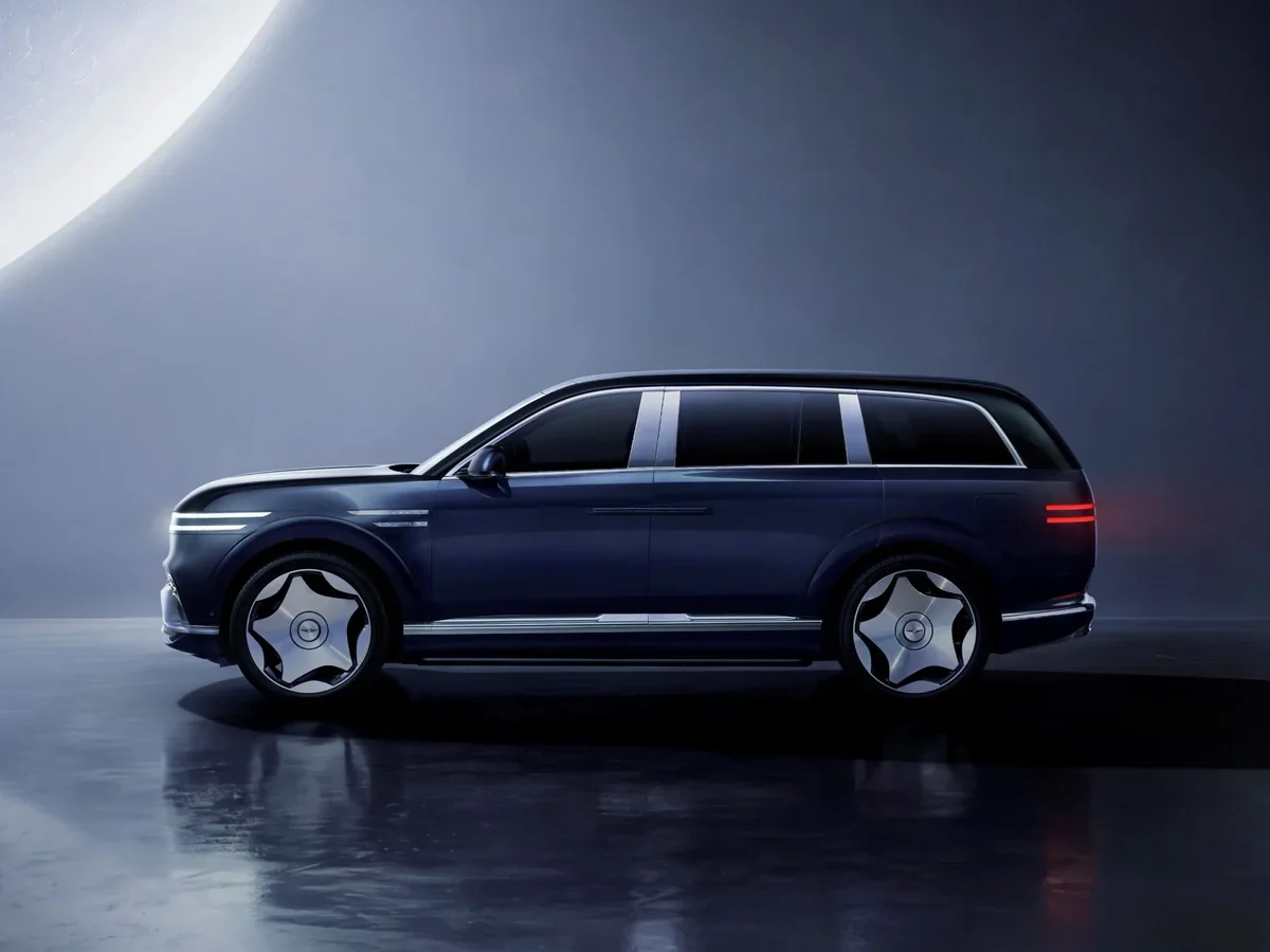 2028 Genesis GV90